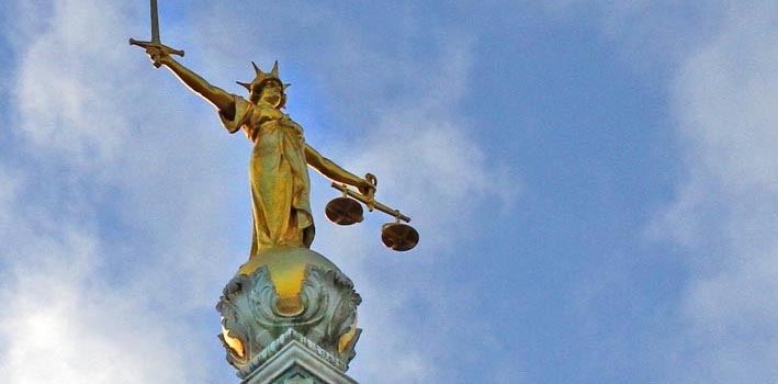 central-criminal-court-statue-against-blue-sky